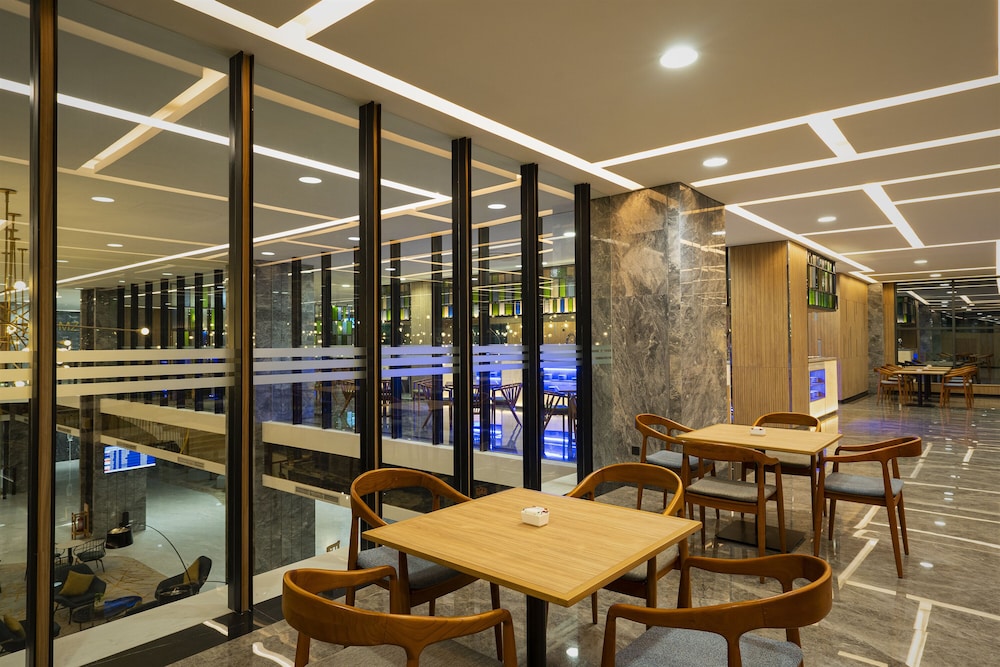 ANARA AIRPORT HOTEL 31/35