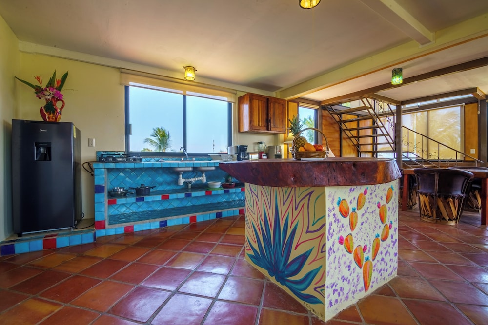 Casamar Suites 7/50