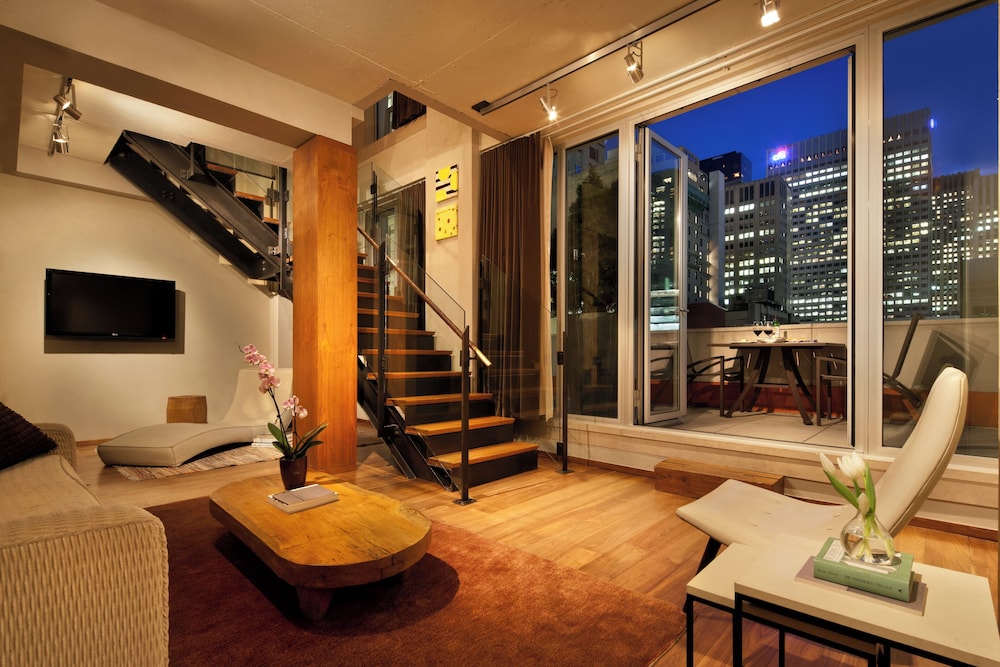 Chambers Hotel 54/70