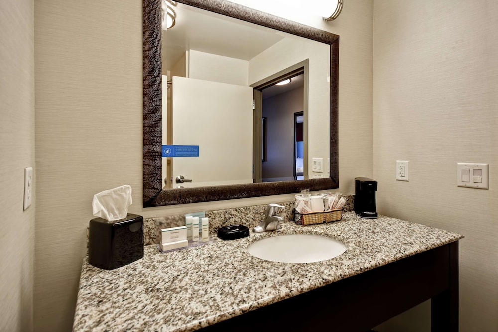 Hampton Inn Middletown OH 24/48