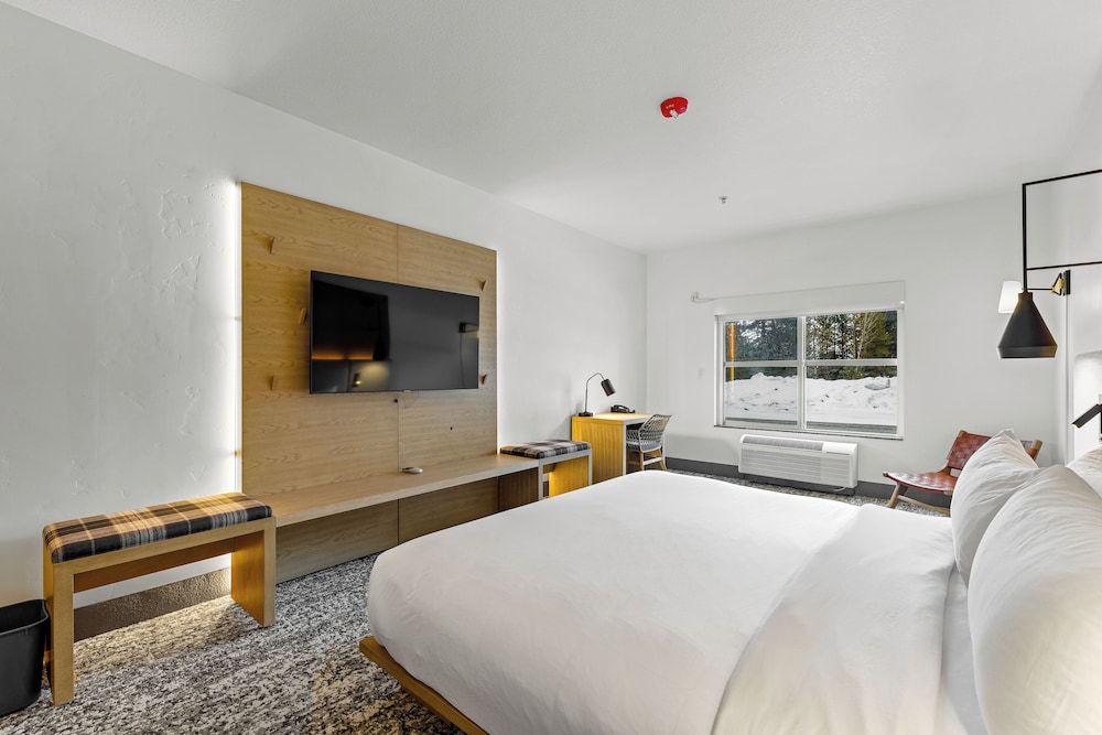 The Evergreen Hotel 11/54