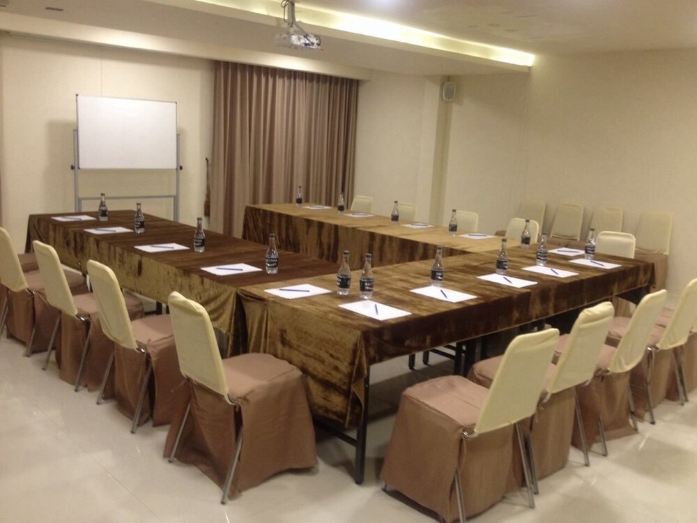 Ingtara Hotel 42/43