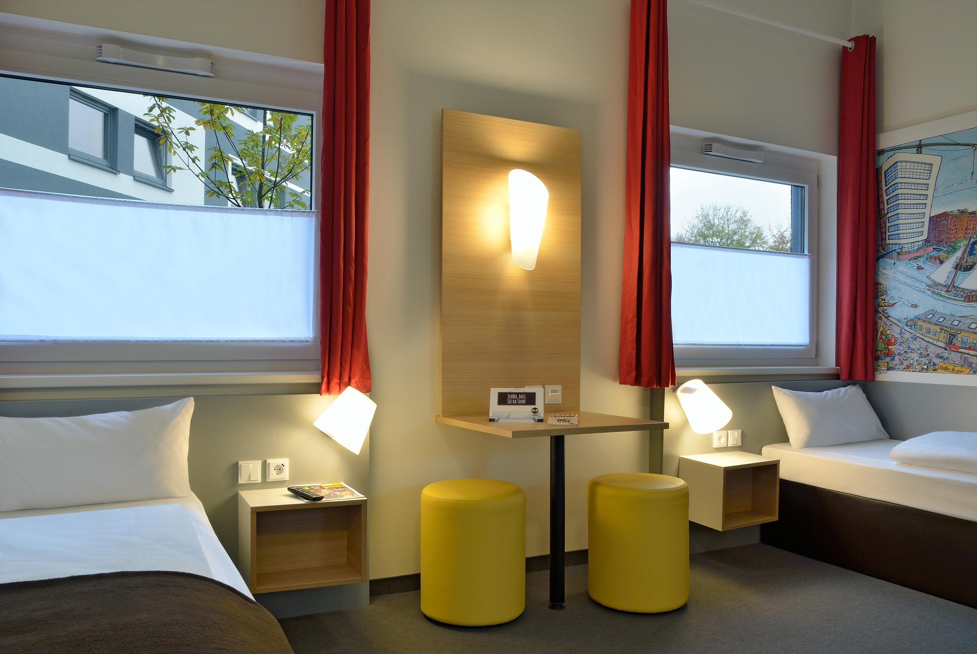 غرفة مفردة بسريرين منفصلين