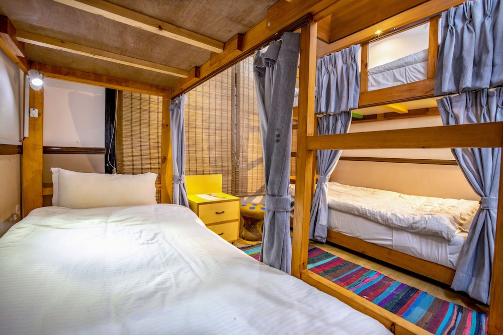 Shangri-La Boutique Hotel 12/50