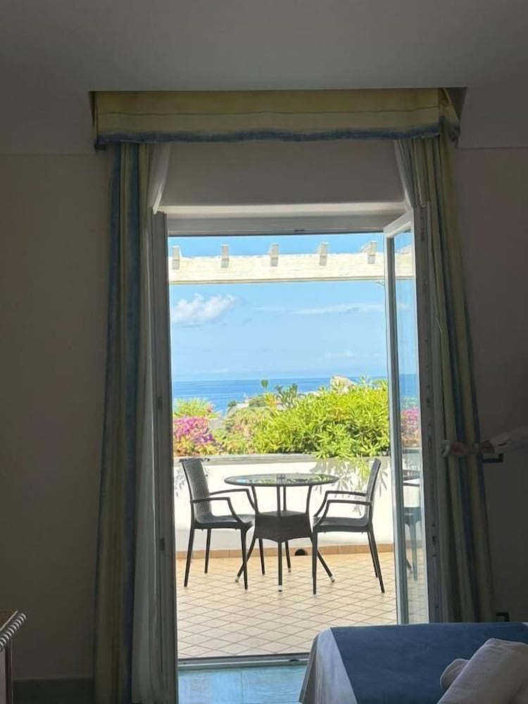 Albatros Hotel 26/50