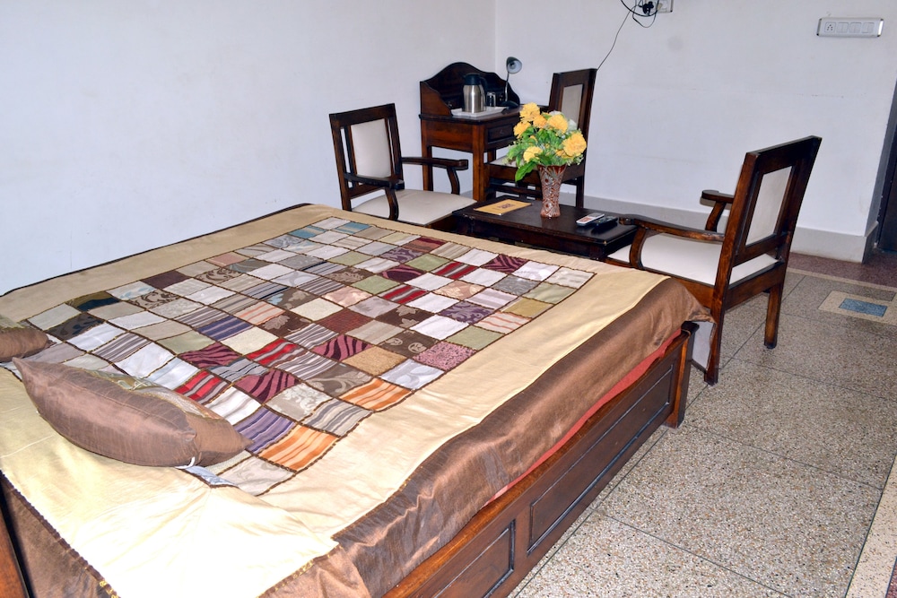 Shree Mohan Villas- Heritage Hotel 22/25