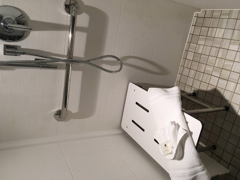 جناح بسرير كينج لذوي الإعاقة، Crowne Plaza Ventura Beach 5/10