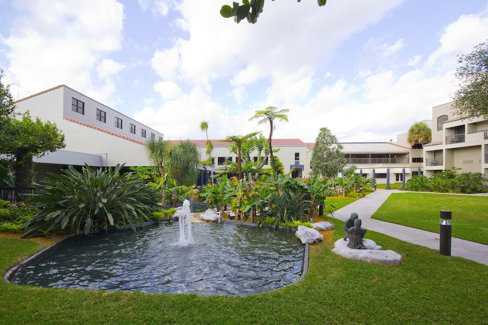 Miami Lakes Hotel 46/48