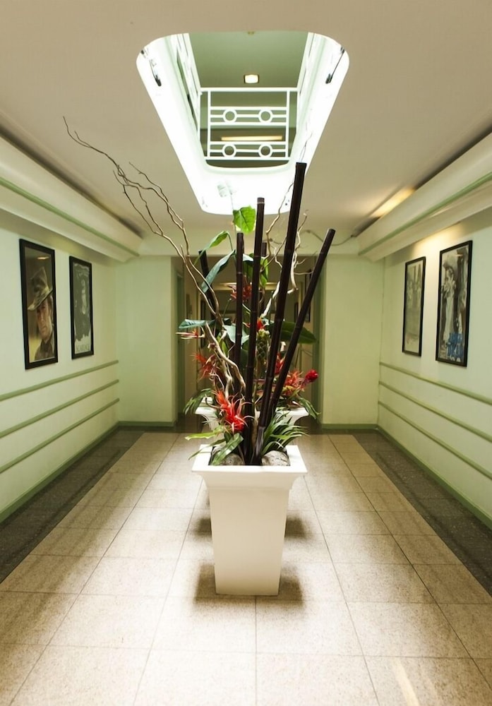 Hollywood Celebrity Hotel 36/47