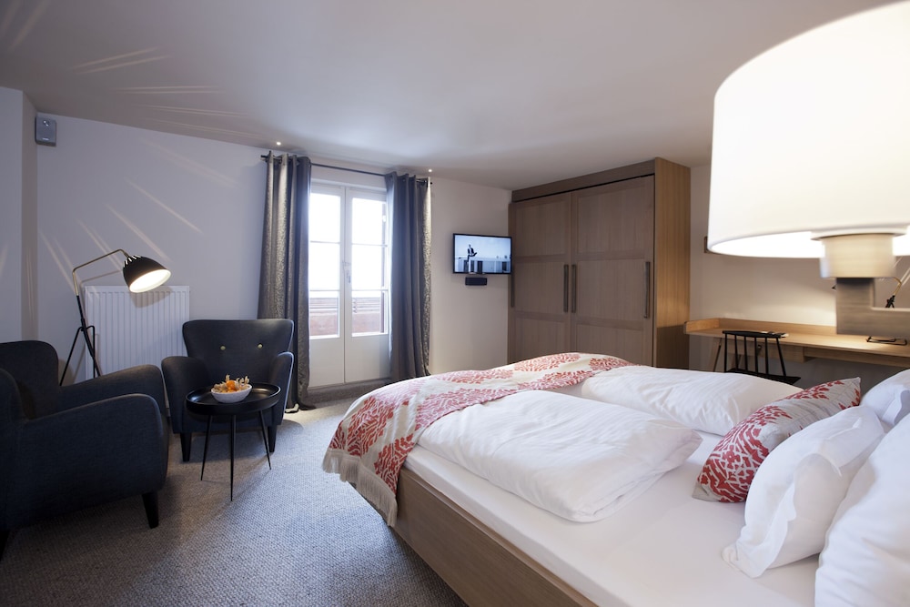 HOTEL BERGHOF 27/79