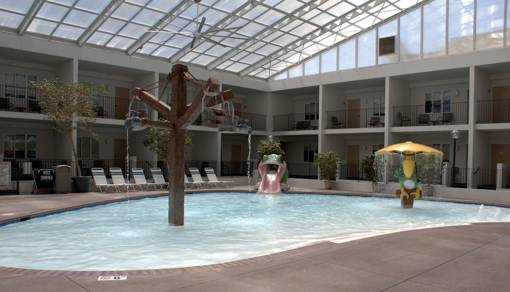 Adventureland Inn in Altoona - IA