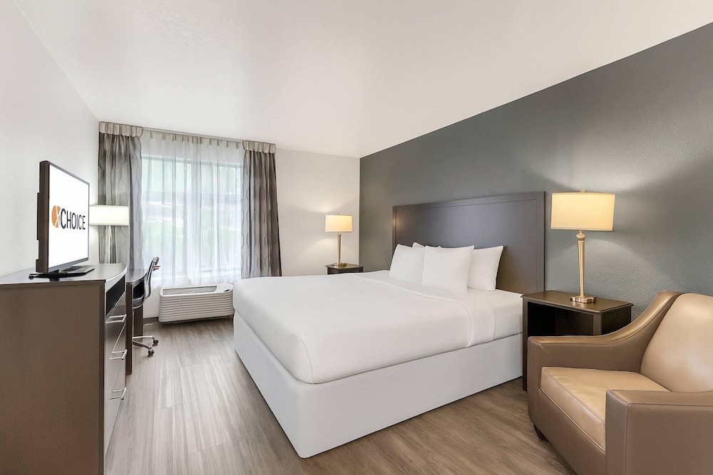 EFFICIENCY, SUITE, KING BED