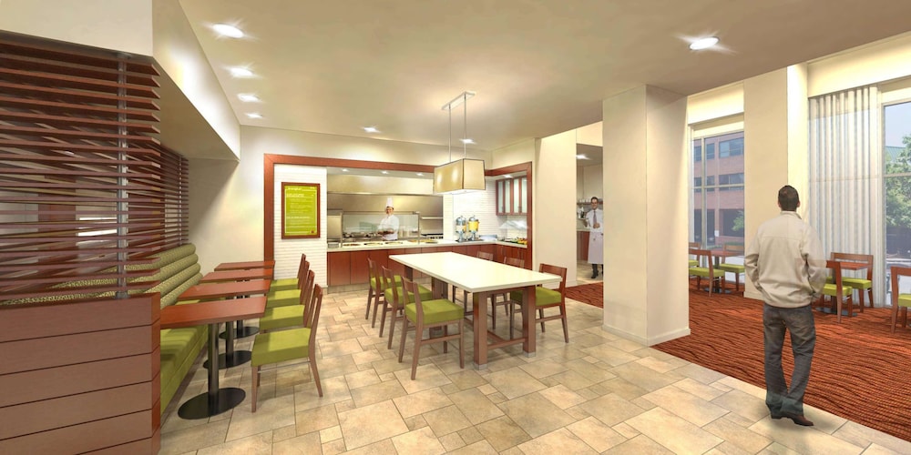 Hilton Garden Inn Alexandria Old Town National Harbor 36/52