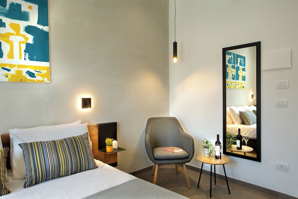 Mare Fuori Rooms 9/23