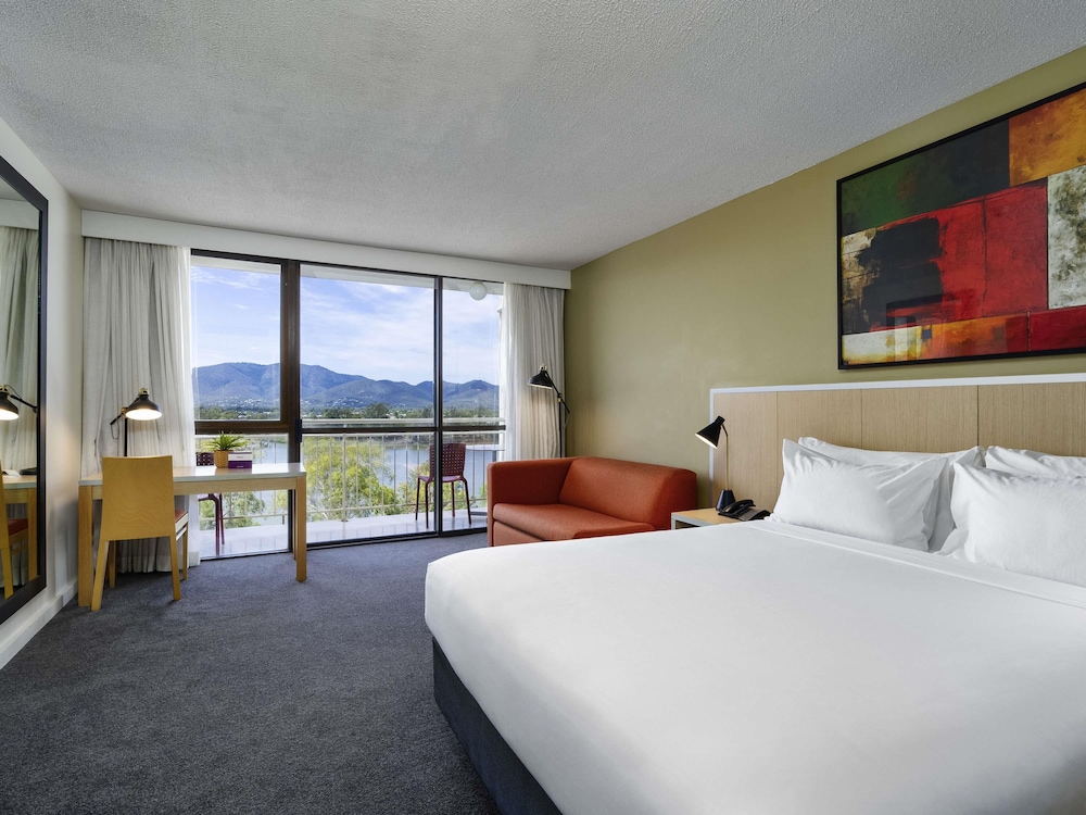 Mercure Rockhampton 12/55