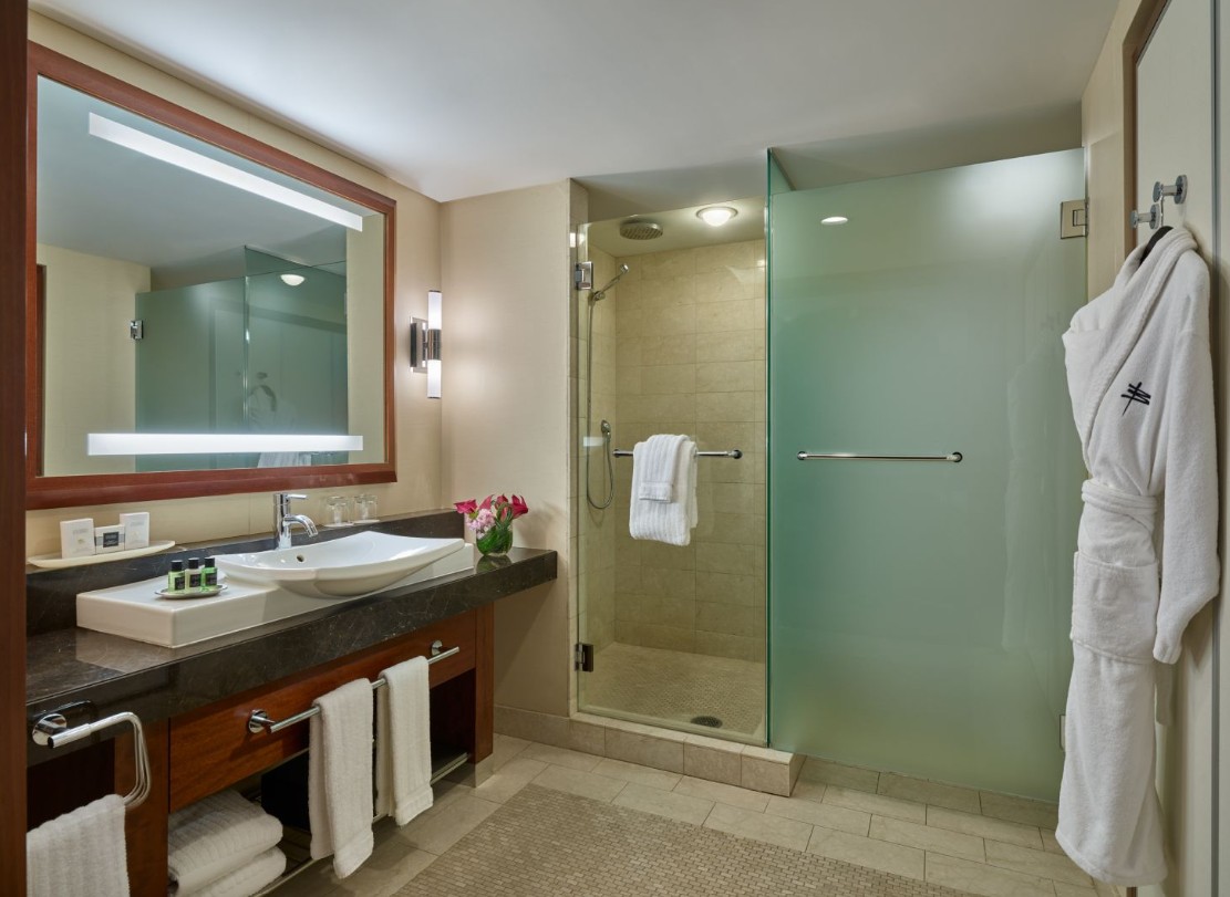 جناح بسرير كوين بغرفة نوم واحدة لذوي الإعاقة، Battery Wharf Hotel Boston Waterfront 2/2