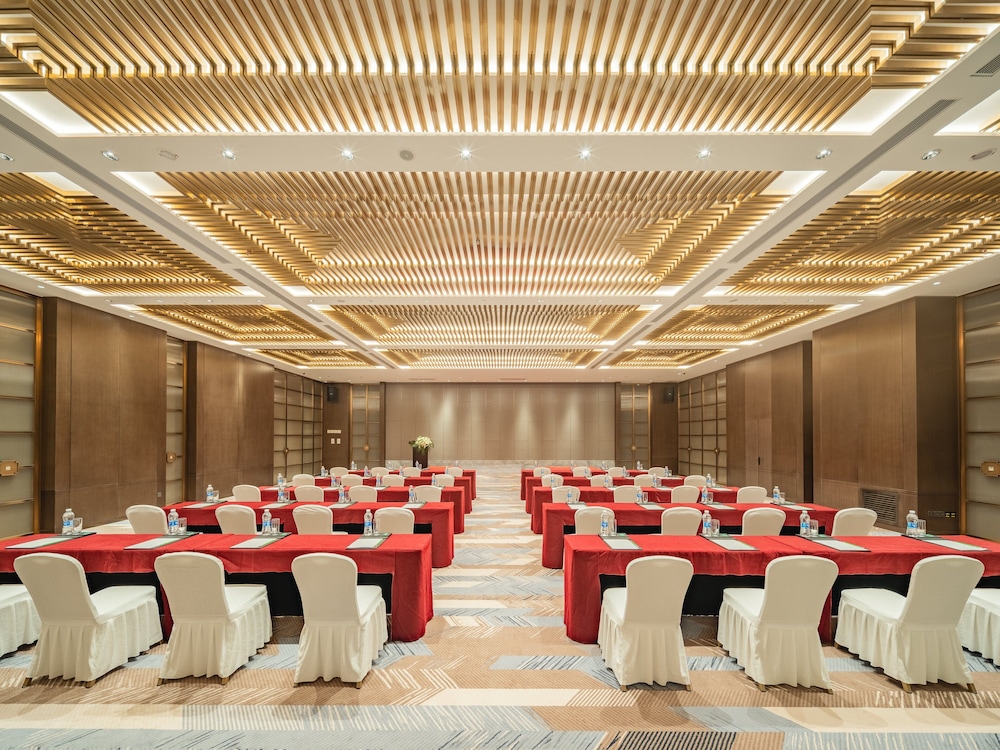 HOLIDAY INN ZHENGZHOU 60/69