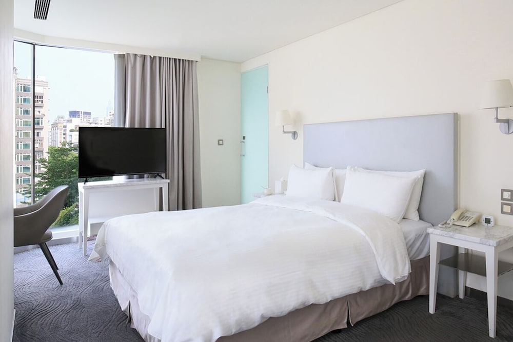 غرفة ركنية بسرير كوين، Ambience Hotel 8/10