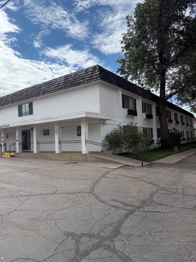 Parry Lodge 8/68