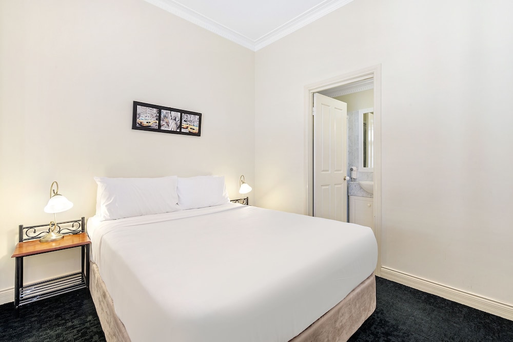 Ultiqa Rothbury Hotel 18/71