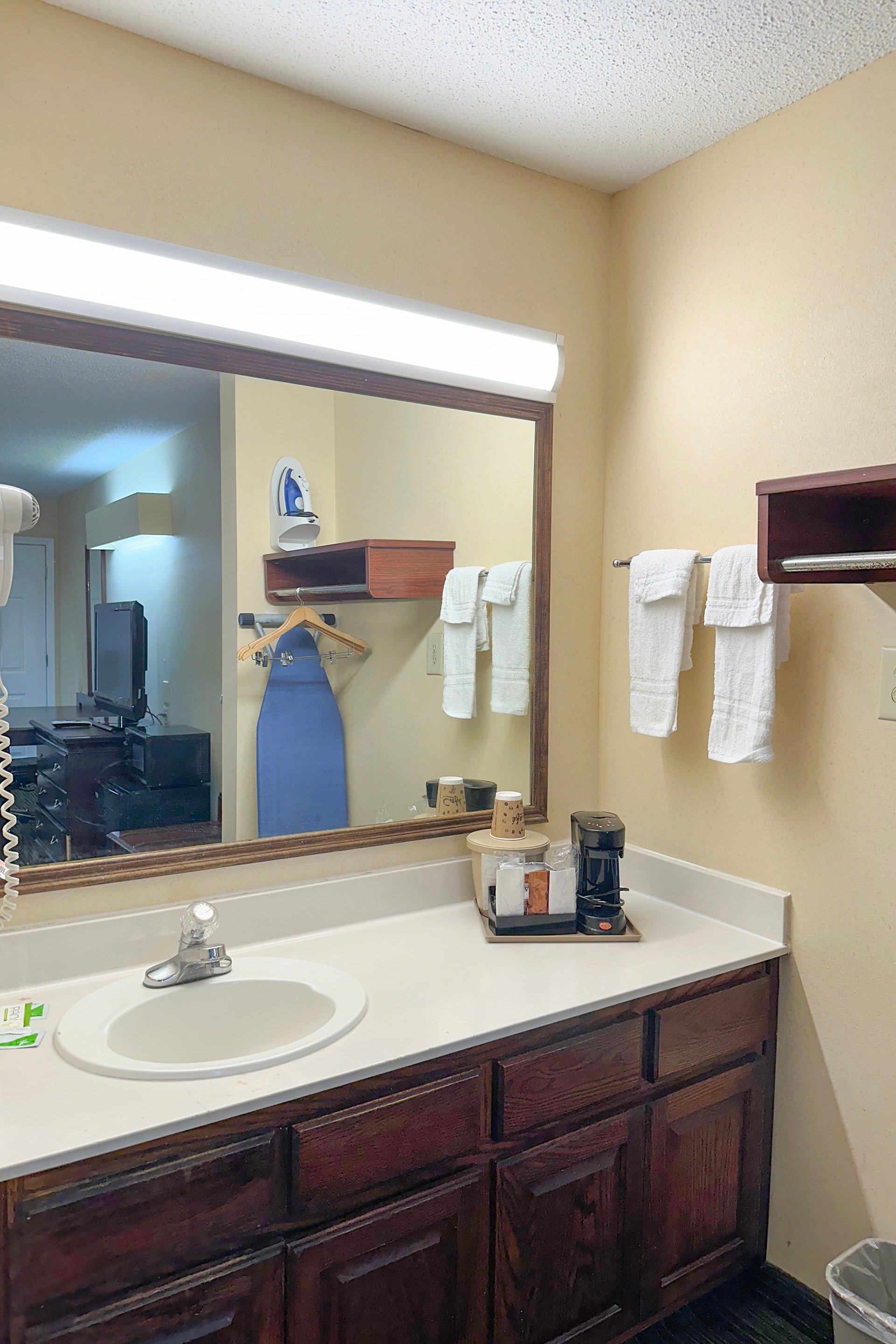 Bonita Lakes Inn by Capital O Meridian I20 63/68