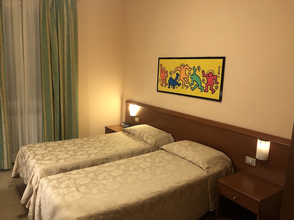 Hotel Paradiso 11/40