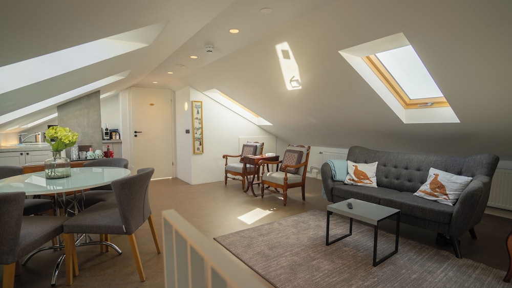 FREYJA GUESTHOUSE & SUITES 33/47