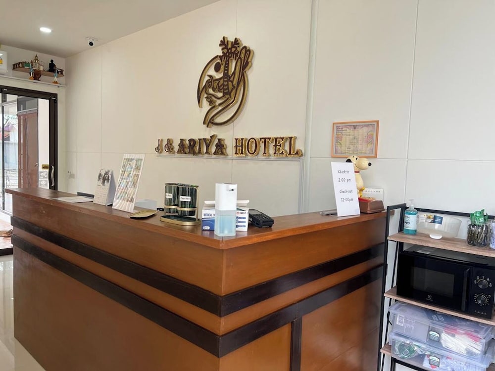 J & Ariya Hotel by ZUZU 13/52