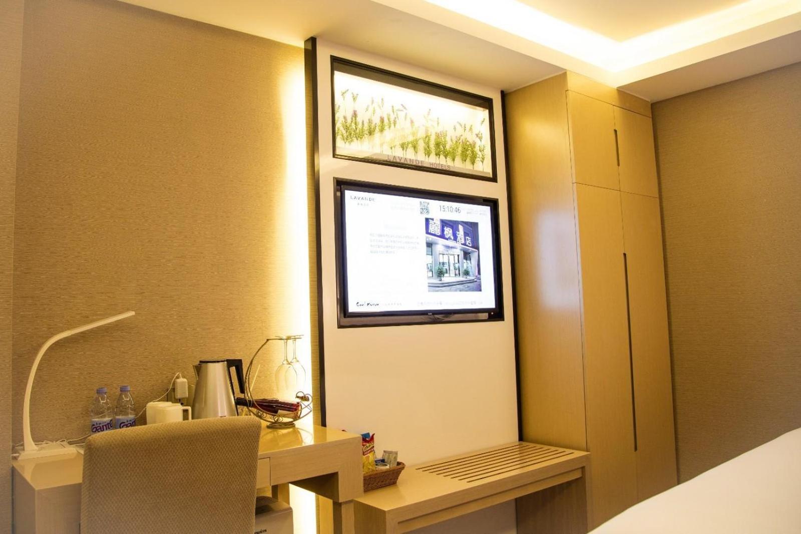 Lavande Hotels Shenzhen North Railway Station Bantian Metro Station 49/51