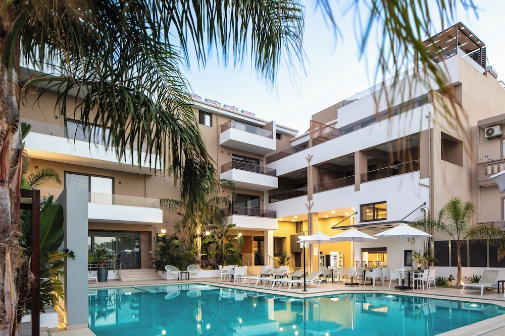 Sapphire Blue Suites 5/87