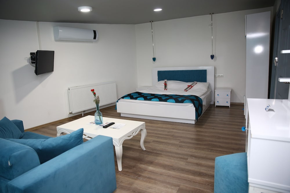 MINEL HOTEL 44/55