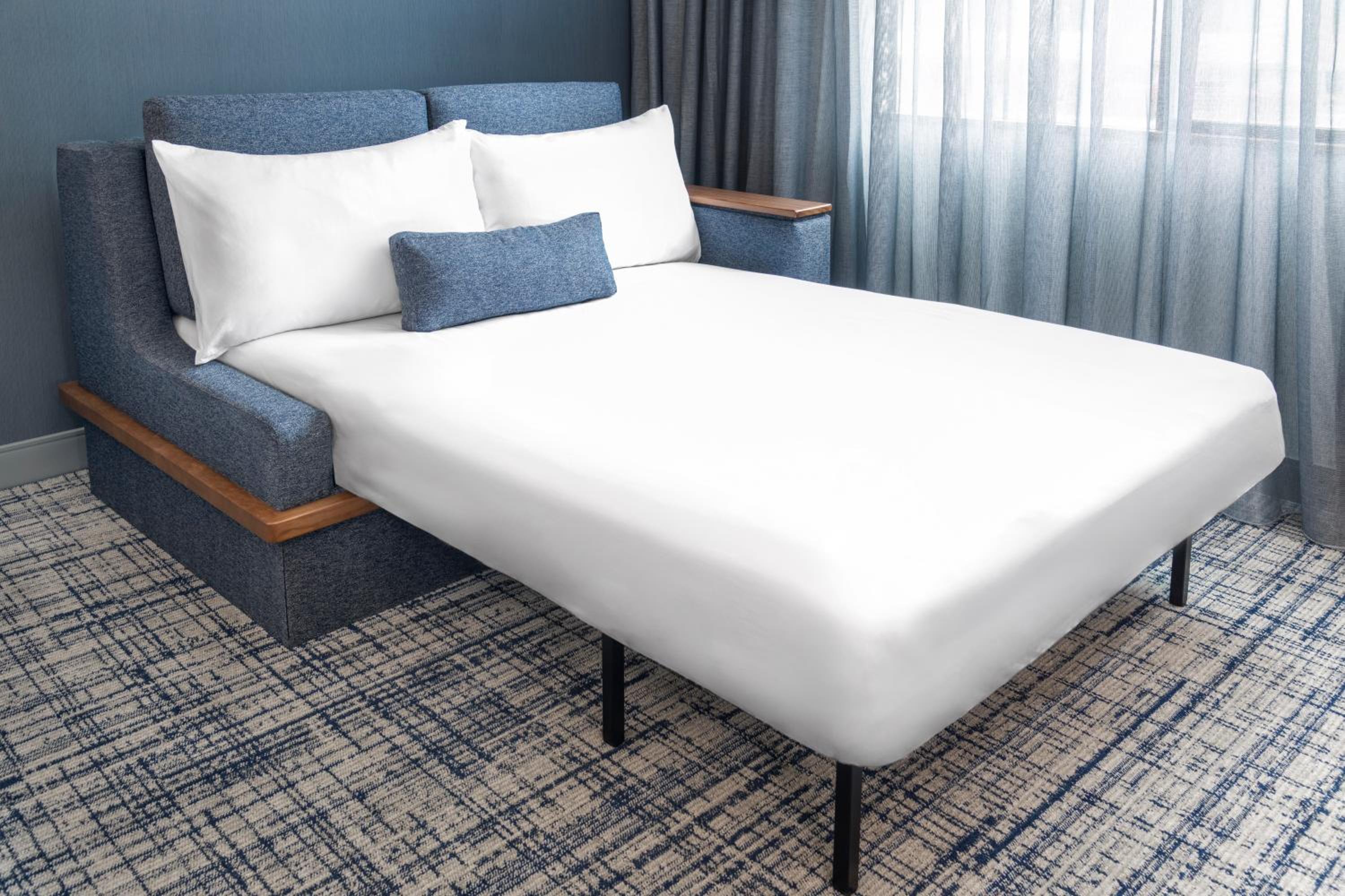 غرفة بسريرين كوين مع أريكة، Courtyard By Marriott Palo Alto Los Altos 4/10