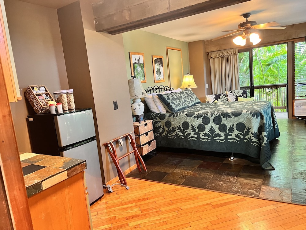 STUDIO, SUITE, GARDEN VIEW