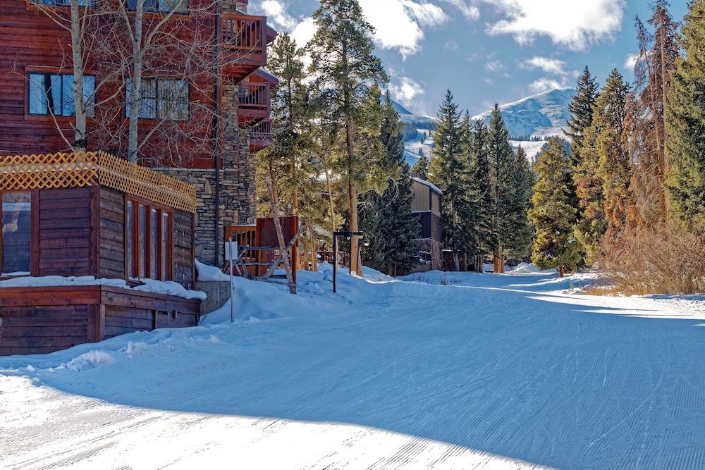 Pine Ridge Condominiums 48/50