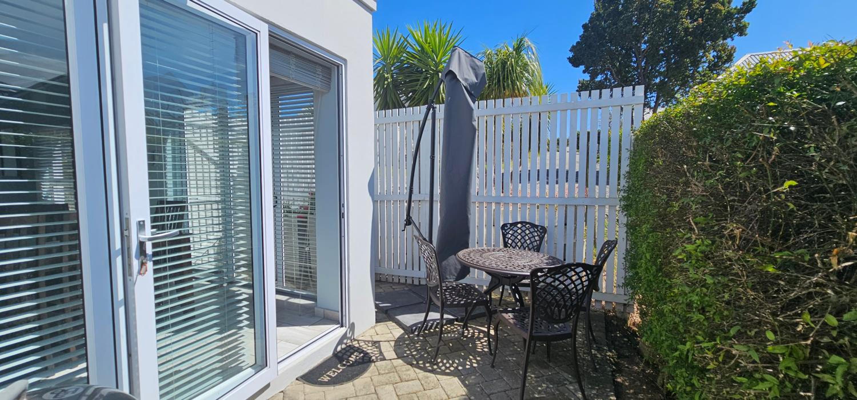 21 Manor Kingswood 37/41