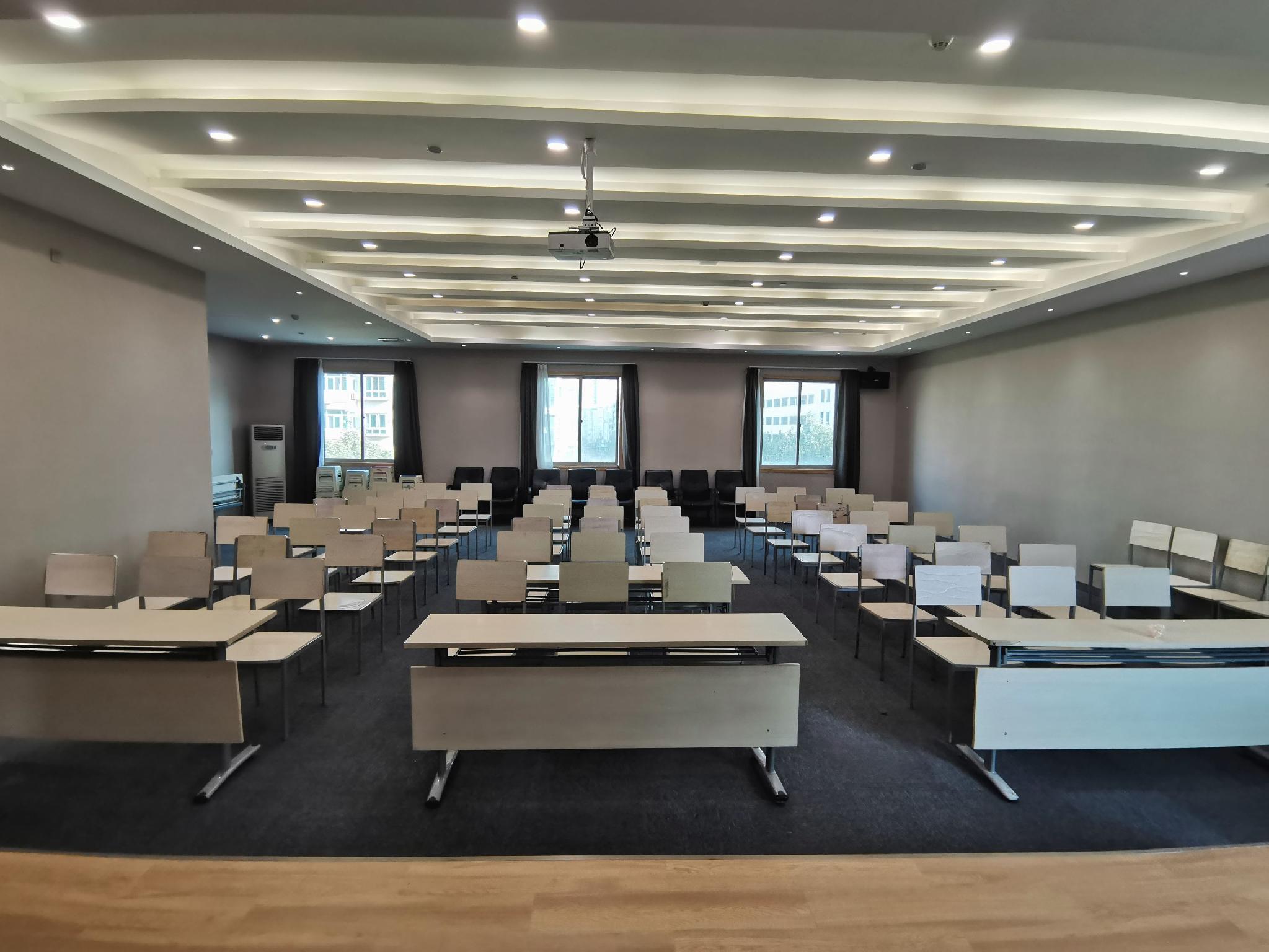 White Yulan Hotel (Xi'an Hangtiancheng Metro Station) 33/41
