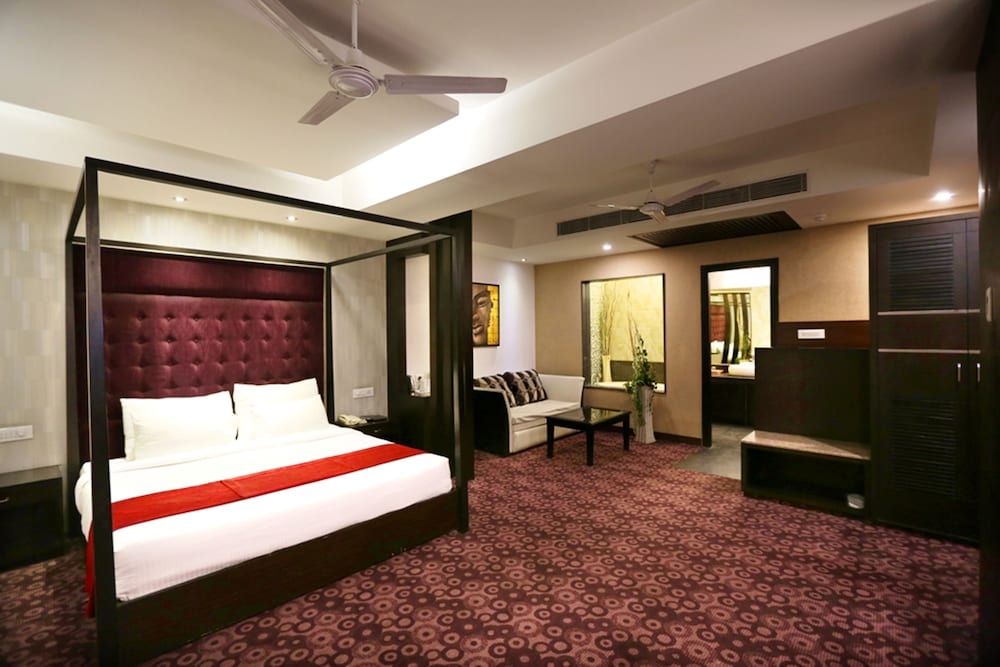 Hotel Oyster 12/35