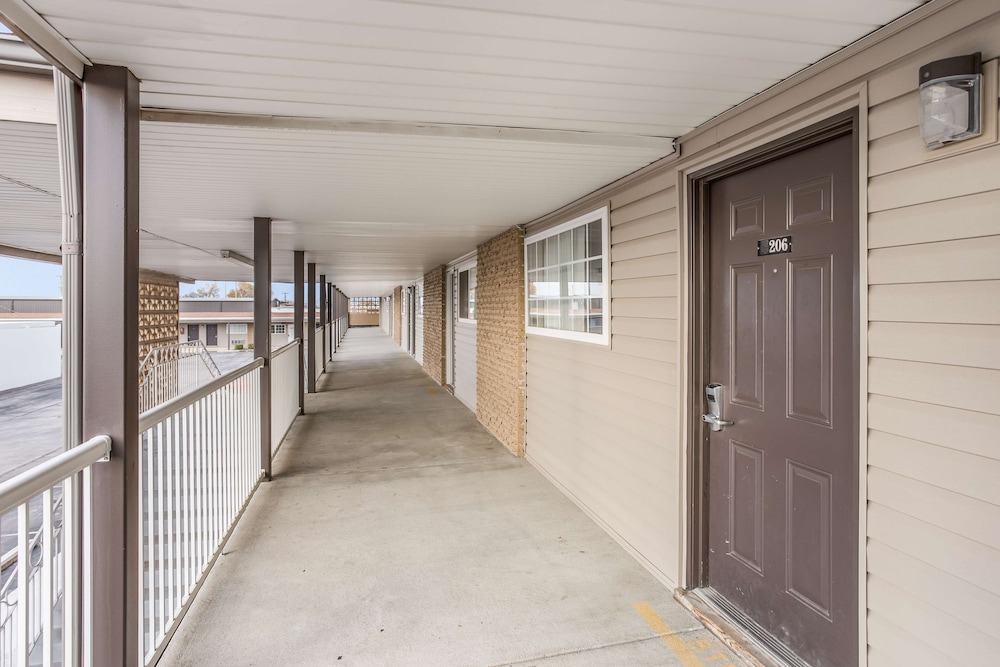 Americas Best Value Inn Lebanon MO 5/38