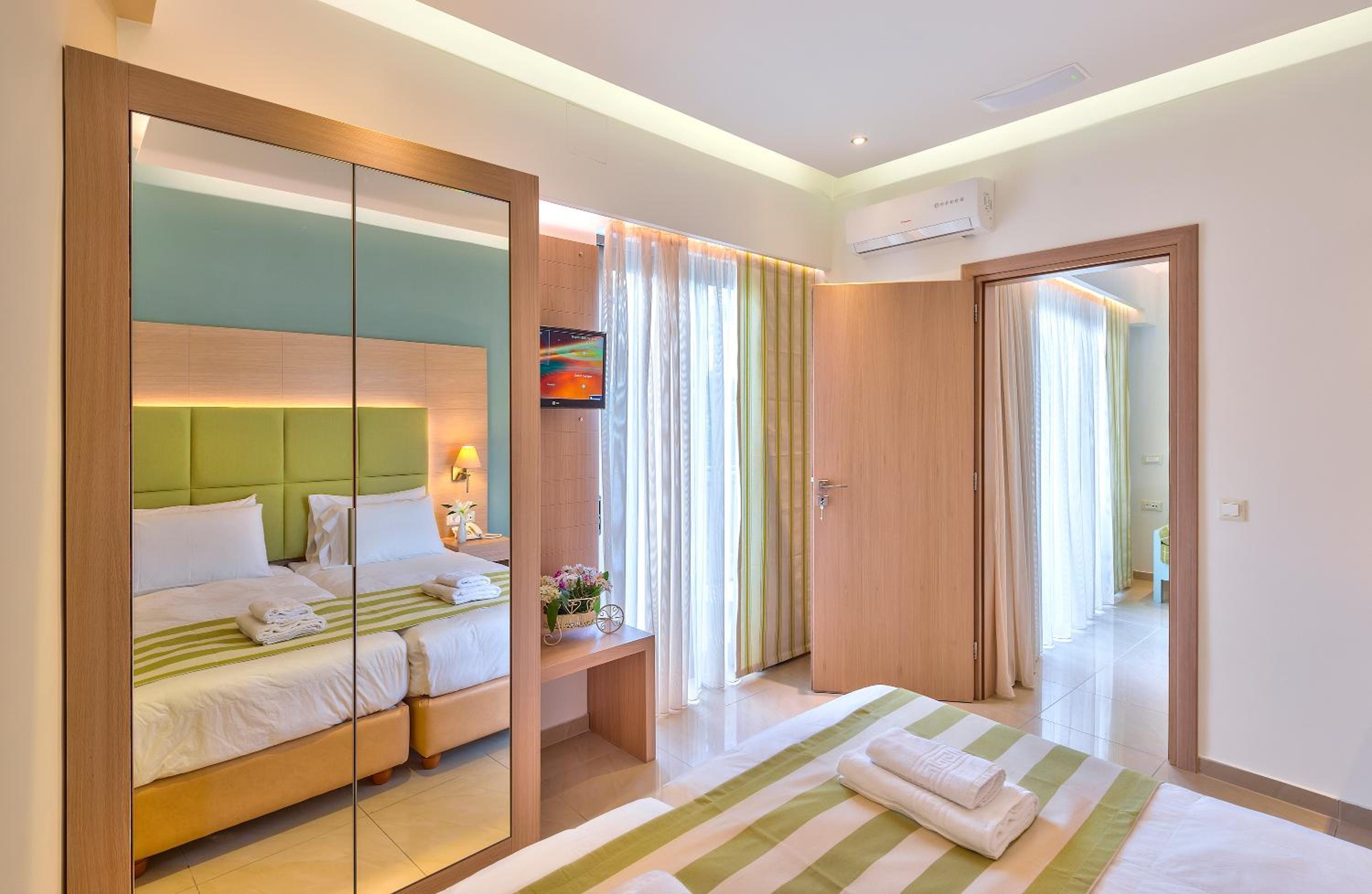 Leonidas Hotel & Apartments 31/63