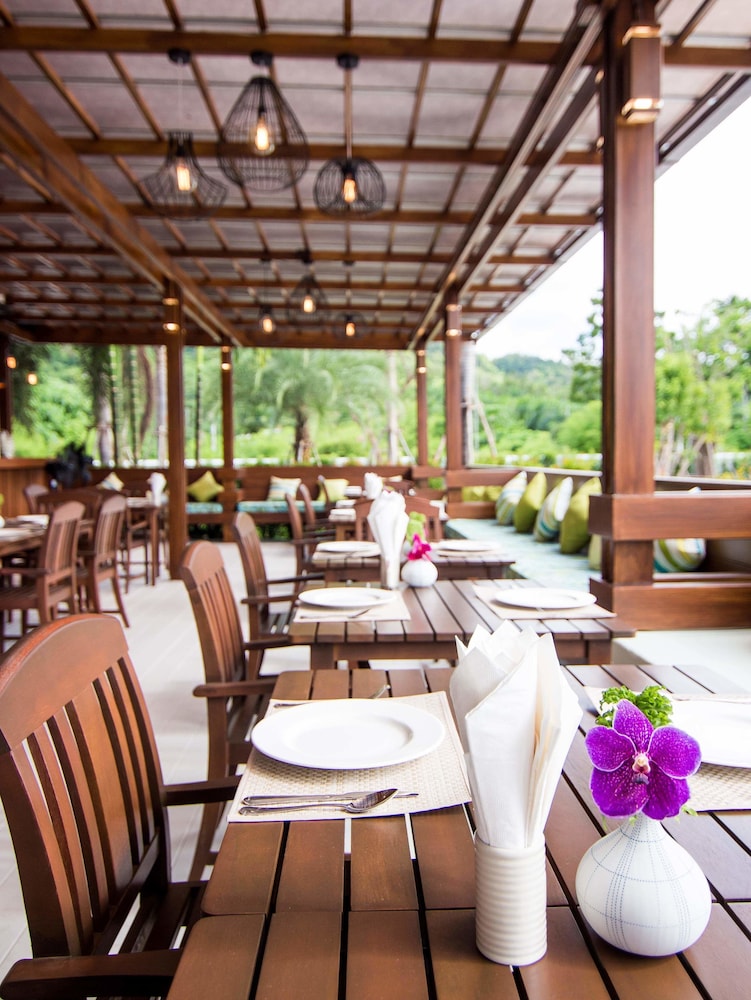 THE PHU BEACH HOTEL 46/65