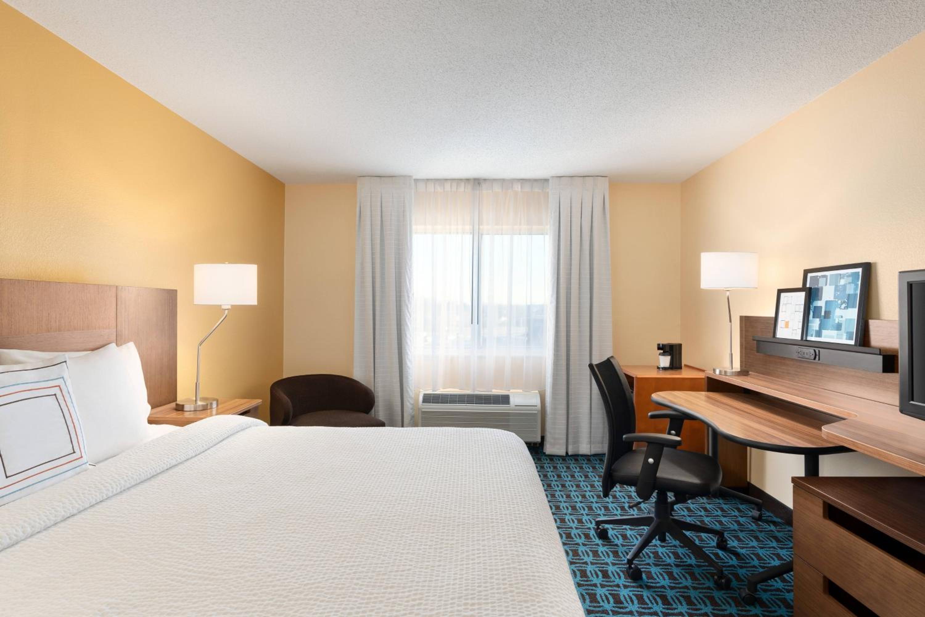 Room, King Bed, Bathtub, Accessible