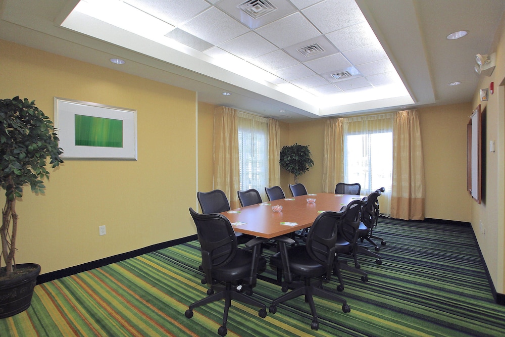 Fairfield Inn and Suites Jacksonville Beach 46/54