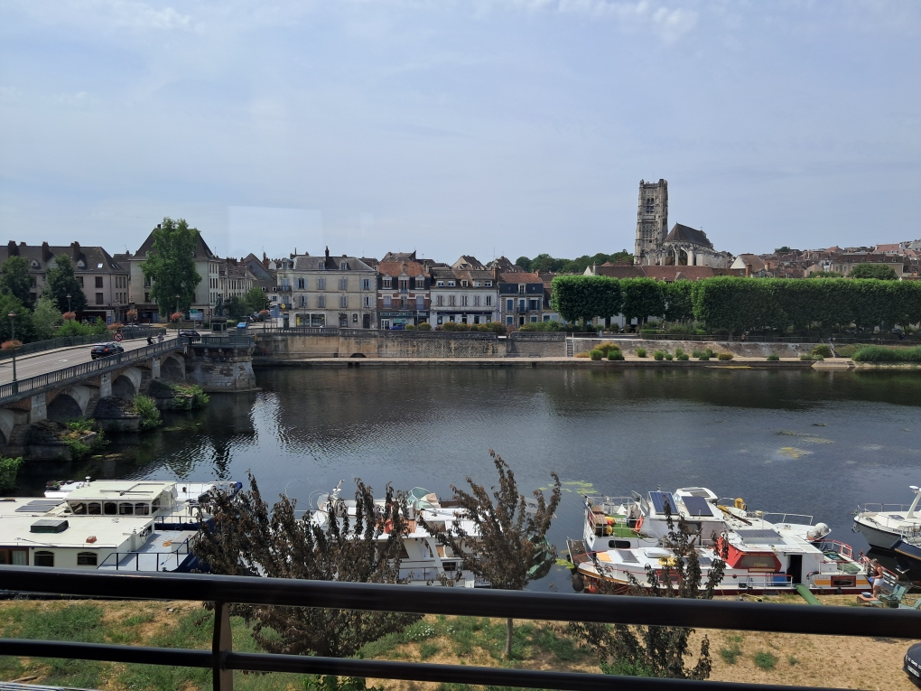 Ibis Auxerre Centre 38/50