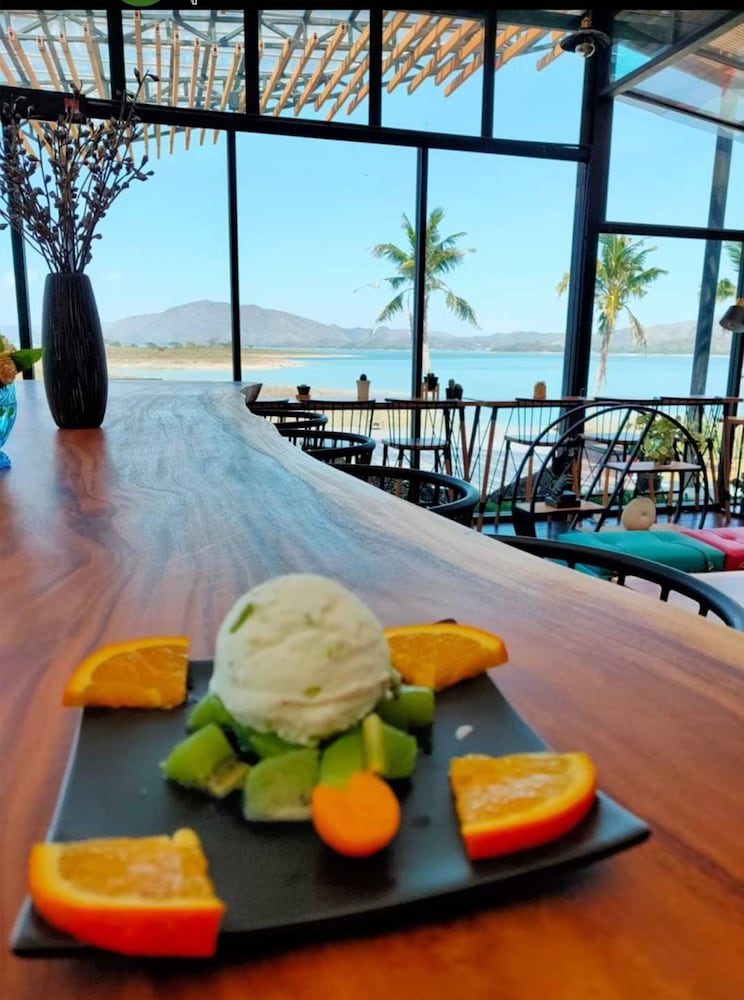 Kaengkrachan Boathouse Paradise Resort 46/78