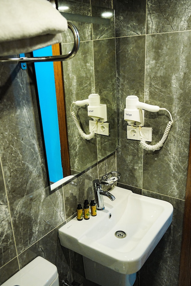 Reyyan Hotel 65/69