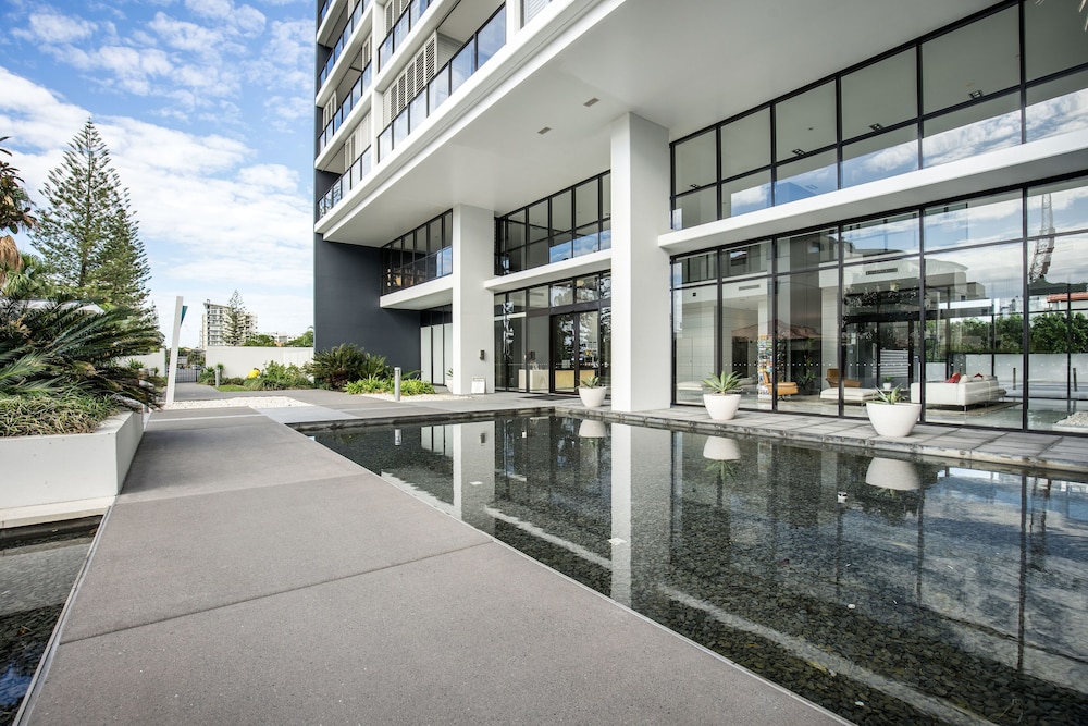 Ultra Broadbeach 62/72