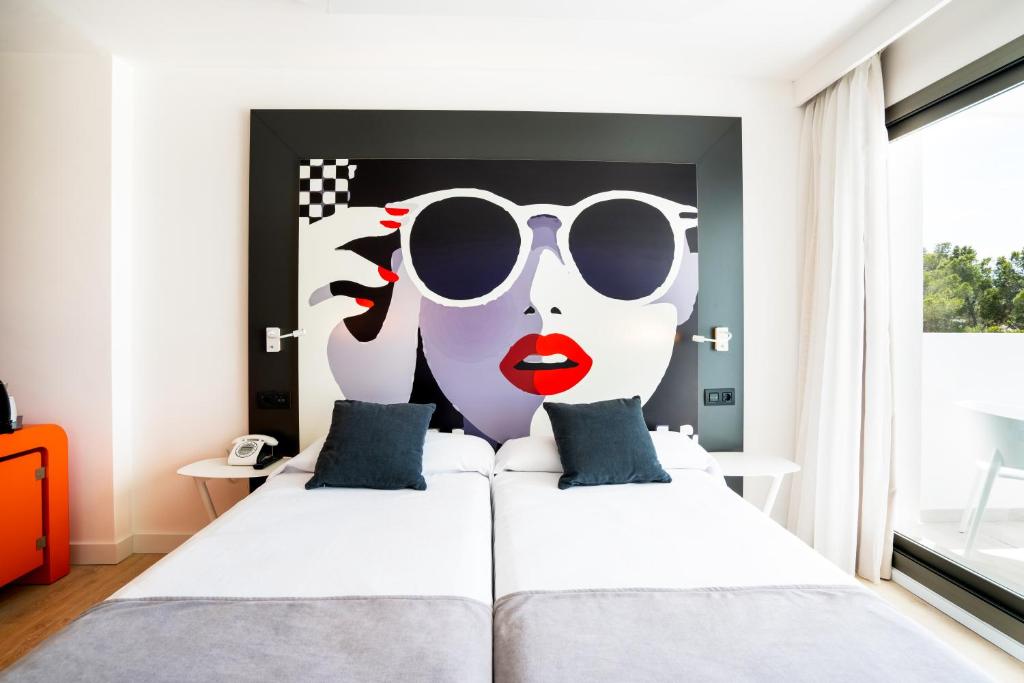 غرفة سوبيريور بسرير مزدوج بإطلالة على المسبح بحوض استحمام، Thb Naeco Ibiza - Adults Only 8/9