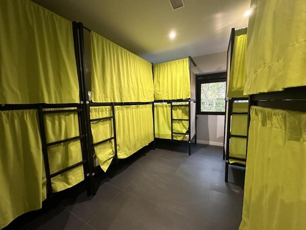 Madriz Hostel 11/18