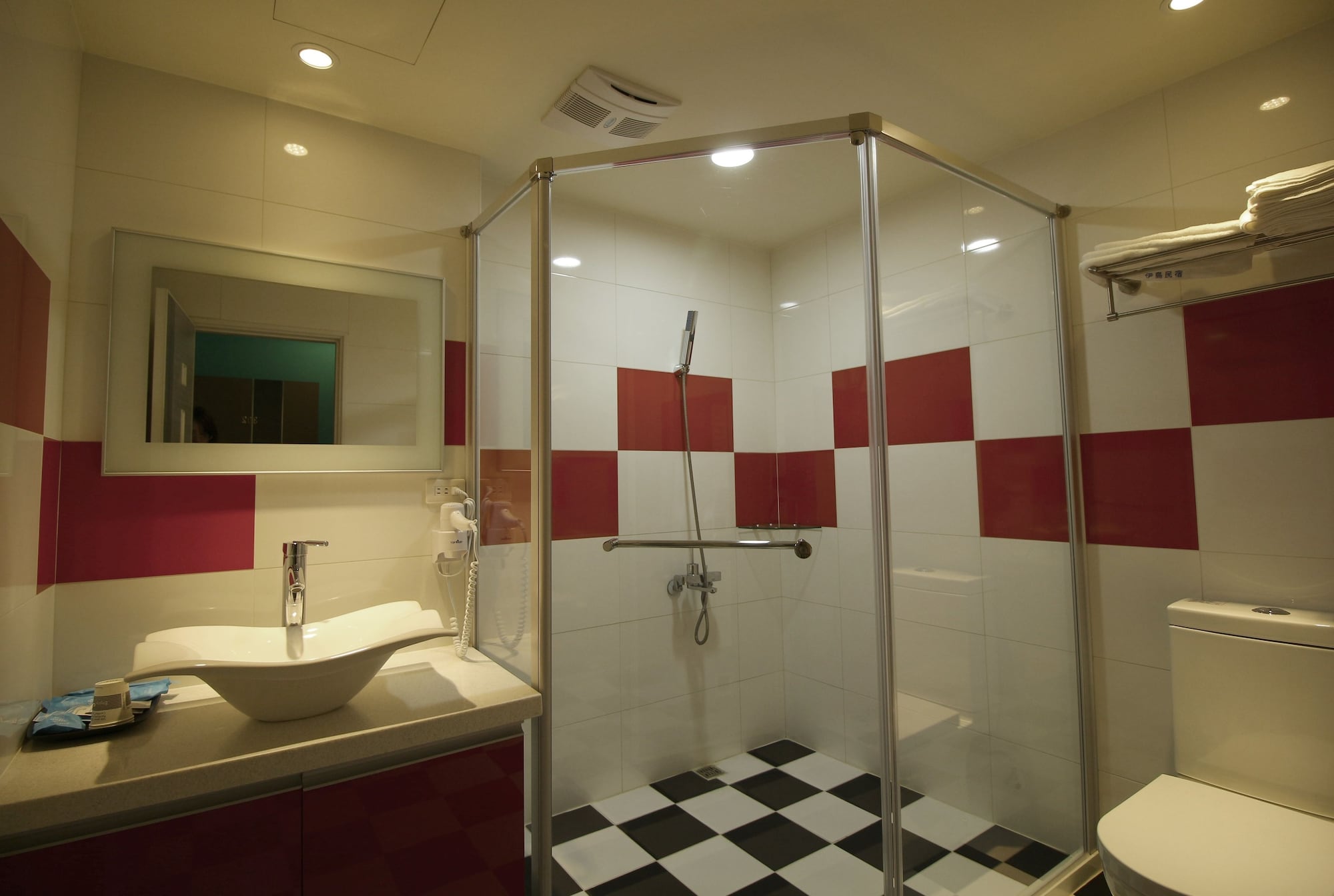 Room, Quadruple, 2 Double Beds, Maui B&B 3/3