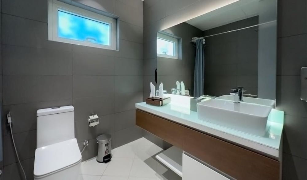 eStay Hotel by Jacobs 53/54